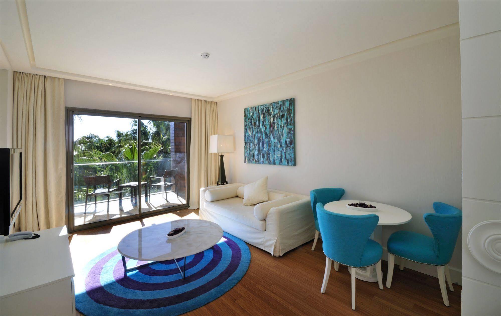 Hillstone & Hotel